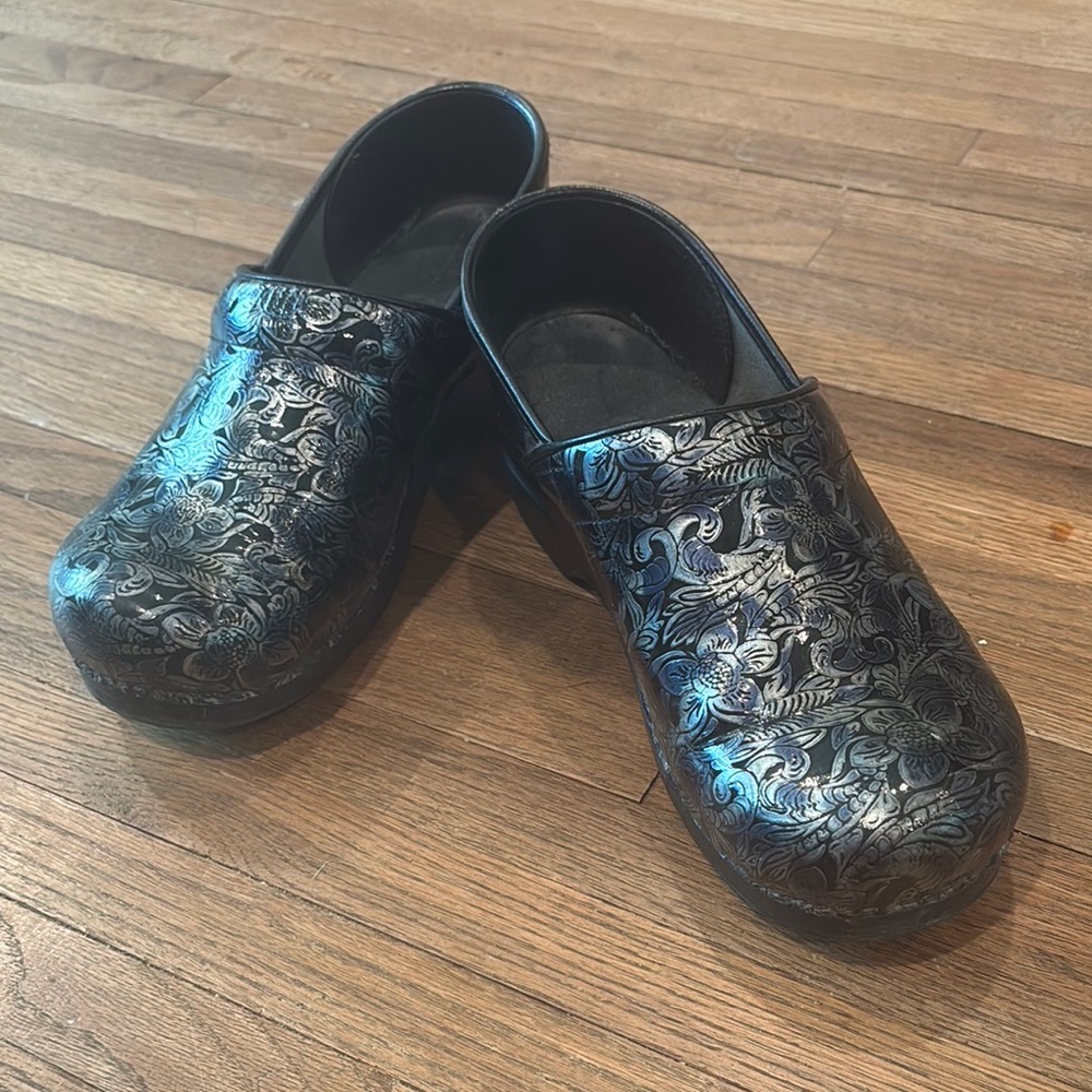 Dansko (blue floral)